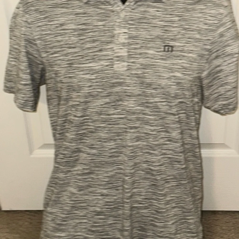 Men’s pre own size S small Travis Mathew grey polo shirt - Picture 1 of 5